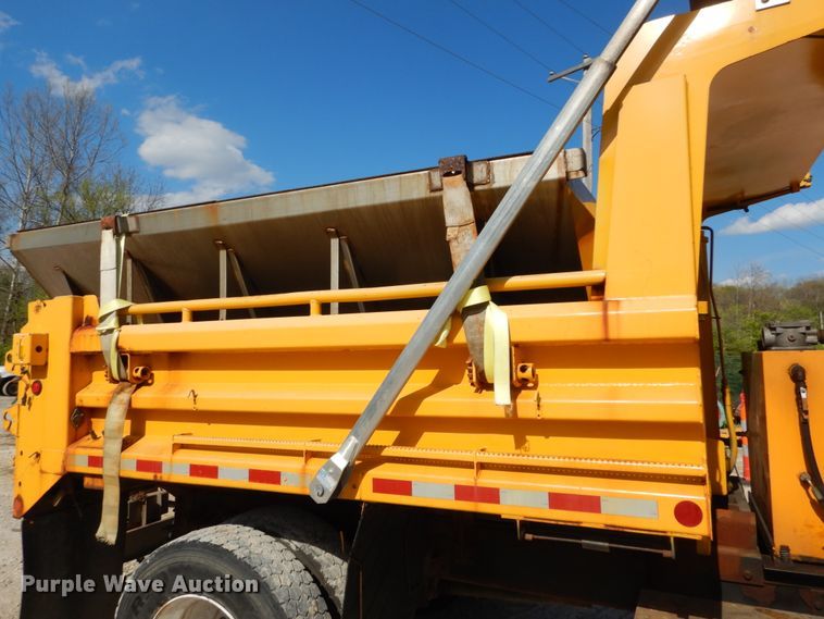 image for item IY9656 2002 International 4900  dump truck
