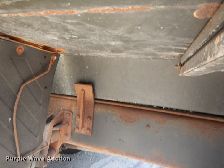 image for item IY9656 2002 International 4900  dump truck