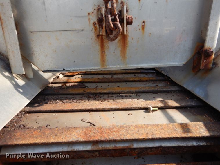 image for item IY9656 2002 International 4900  dump truck