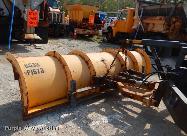 image for item IY9656 2002 International 4900  dump truck