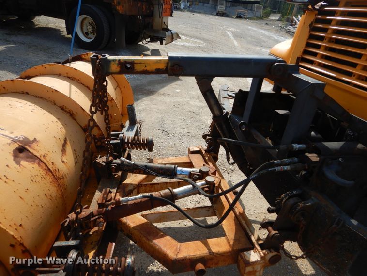 image for item IY9656 2002 International 4900  dump truck