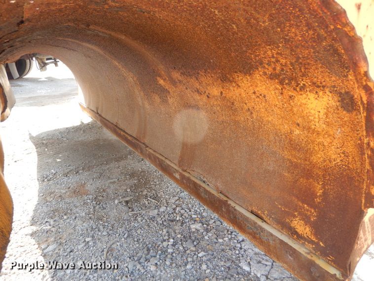 image for item IY9656 2002 International 4900  dump truck