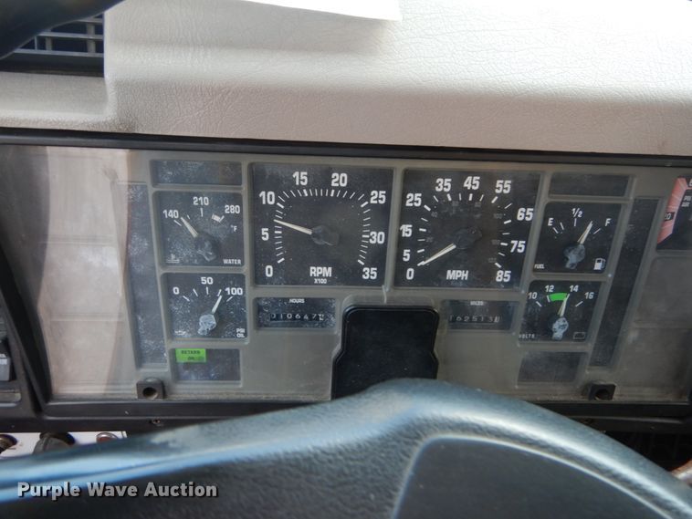 image for item IY9656 2002 International 4900  dump truck