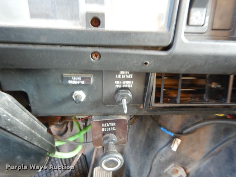 image for item IY9656 2002 International 4900  dump truck