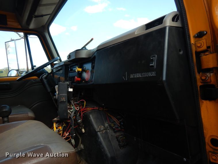 image for item IY9656 2002 International 4900  dump truck