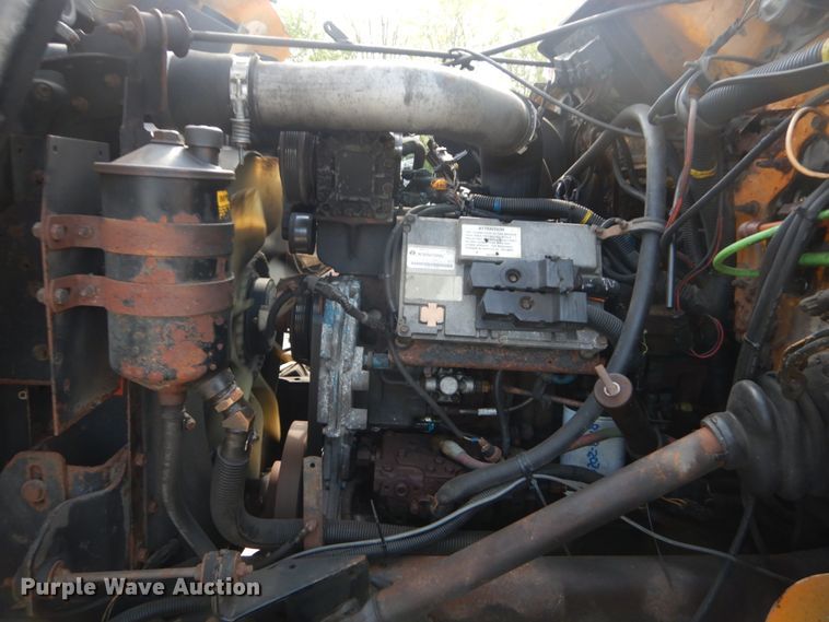 image for item IY9656 2002 International 4900  dump truck