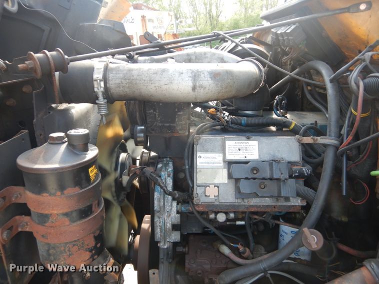 image for item IY9656 2002 International 4900  dump truck