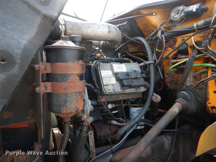 image for item IY9656 2002 International 4900  dump truck