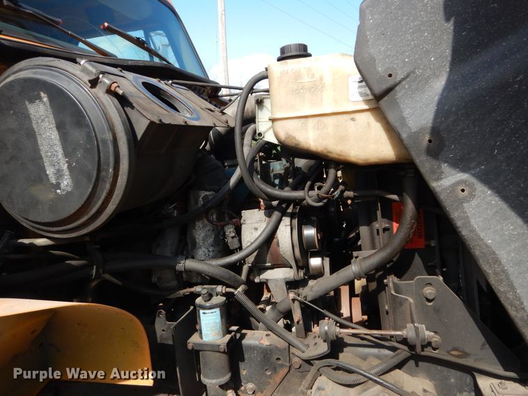 image for item IY9656 2002 International 4900  dump truck