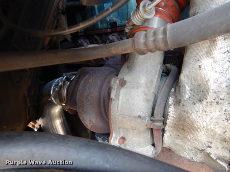 image for item IY9656 2002 International 4900  dump truck