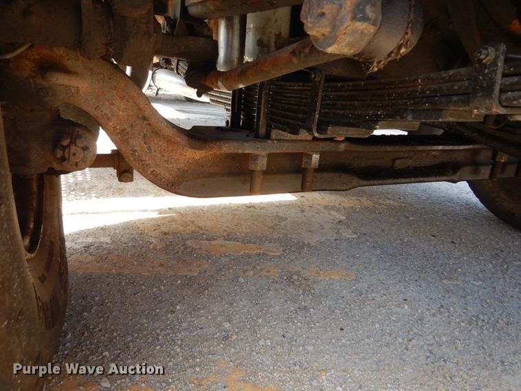 image for item IY9656 2002 International 4900  dump truck