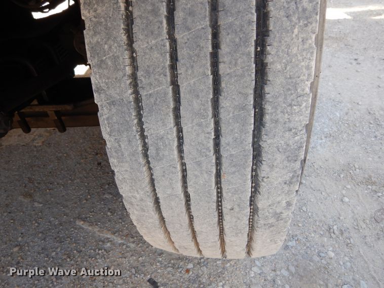 image for item IY9656 2002 International 4900  dump truck