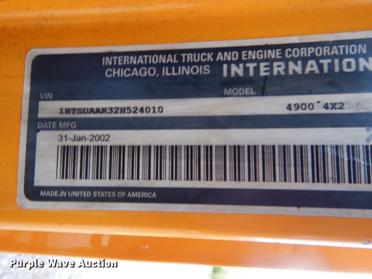 image for item IY9656 2002 International 4900  dump truck