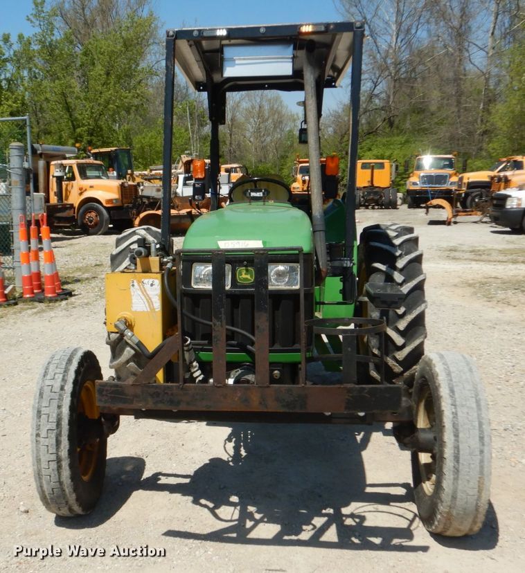 image for item IY9659 2004 John Deere 5220  tractor