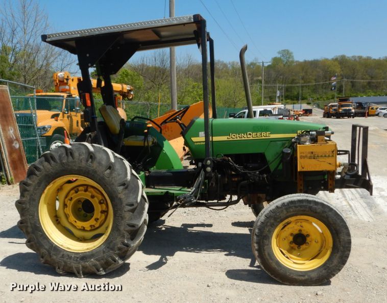 image for item IY9659 2004 John Deere 5220  tractor