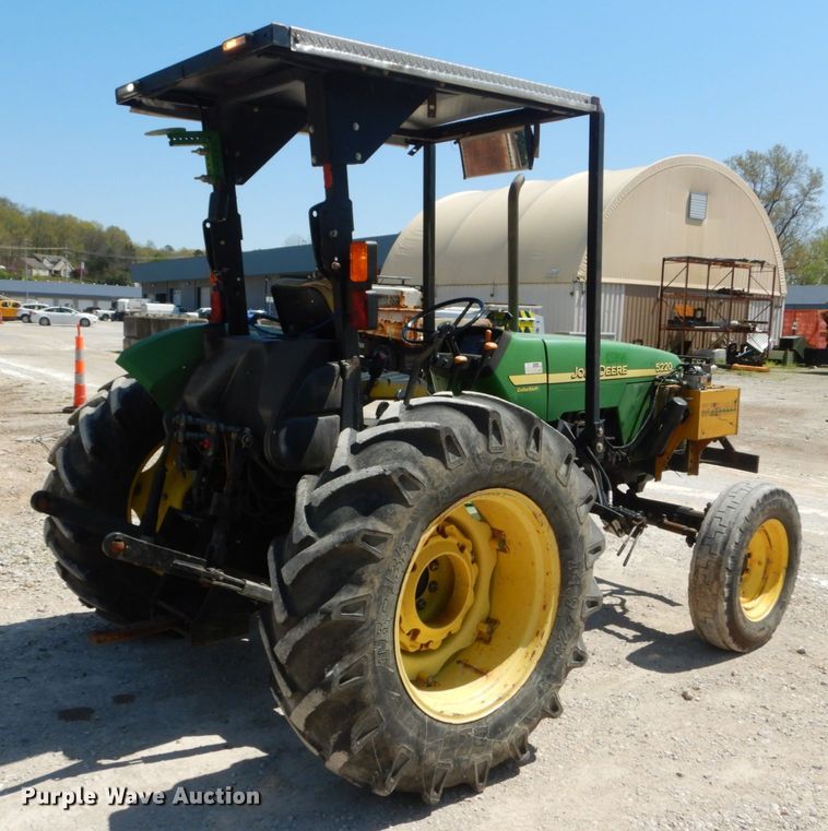 image for item IY9659 2004 John Deere 5220  tractor