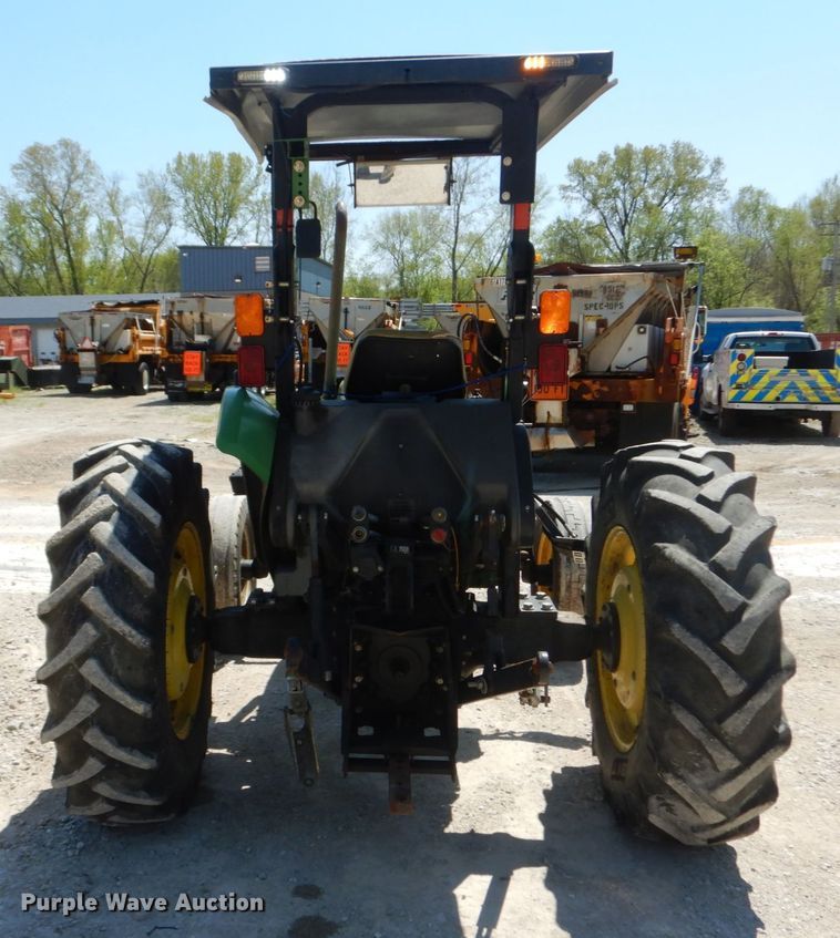 image for item IY9659 2004 John Deere 5220  tractor