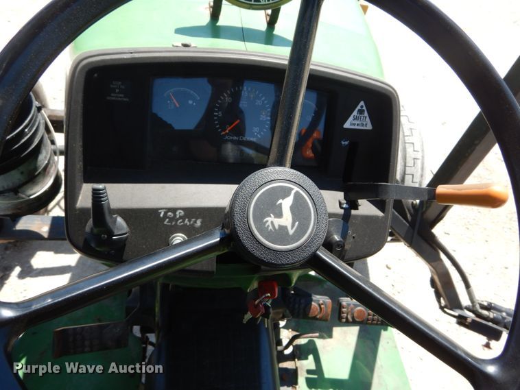 image for item IY9659 2004 John Deere 5220  tractor