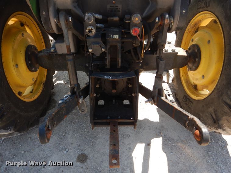 image for item IY9659 2004 John Deere 5220  tractor