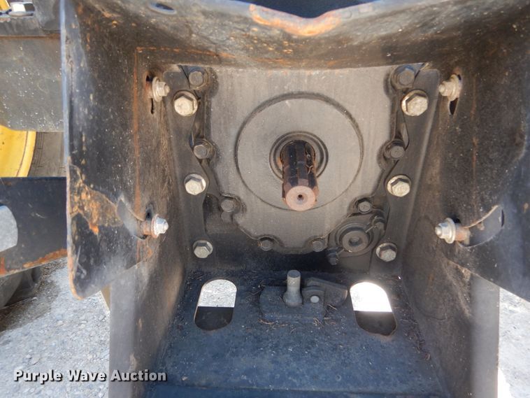 image for item IY9659 2004 John Deere 5220  tractor