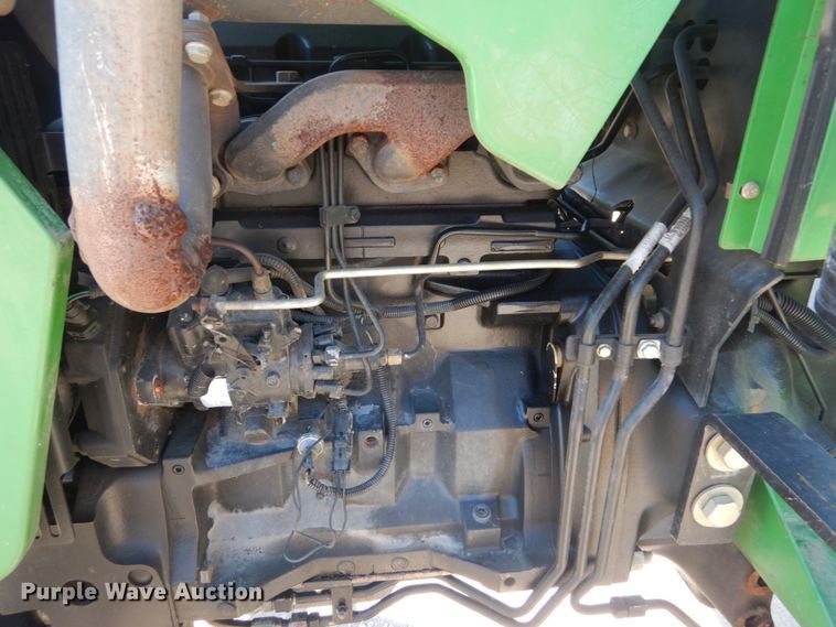 image for item IY9659 2004 John Deere 5220  tractor