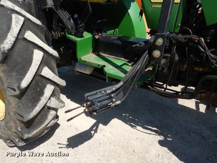 image for item IY9659 2004 John Deere 5220  tractor