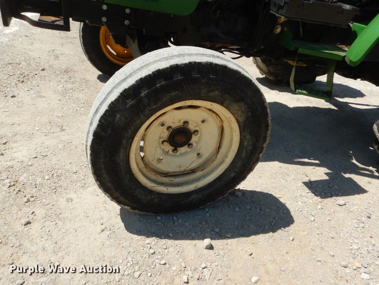 image for item IY9659 2004 John Deere 5220  tractor