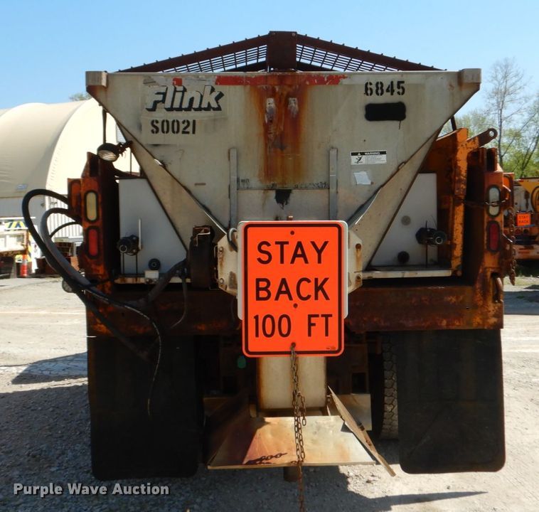 image for item IY9661 2002 International 4900  dump truck