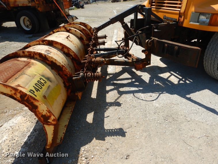 image for item IY9661 2002 International 4900  dump truck