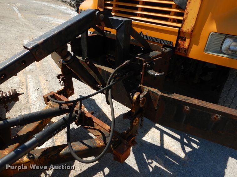 image for item IY9661 2002 International 4900  dump truck