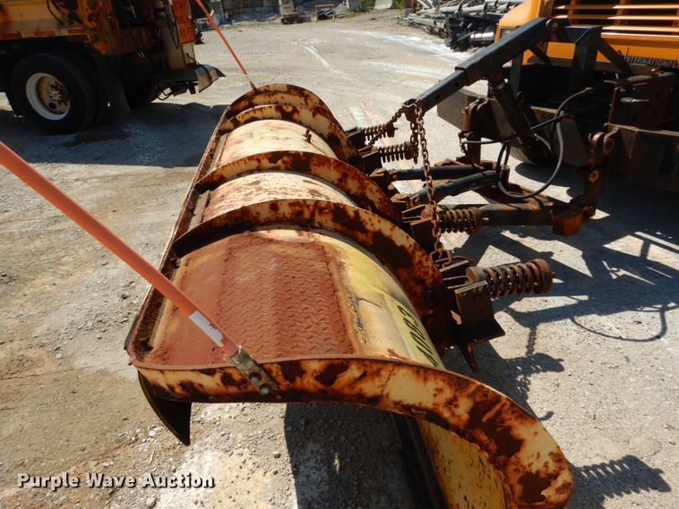 image for item IY9661 2002 International 4900  dump truck