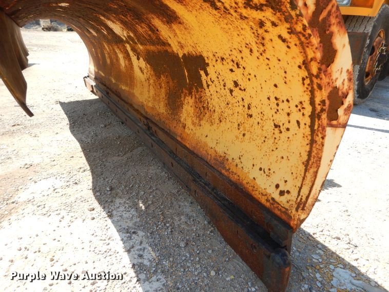 image for item IY9661 2002 International 4900  dump truck