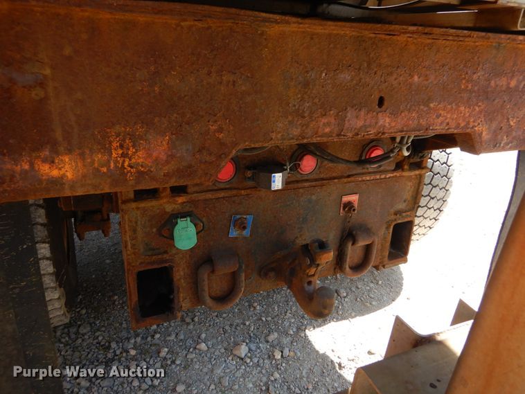 image for item IY9661 2002 International 4900  dump truck