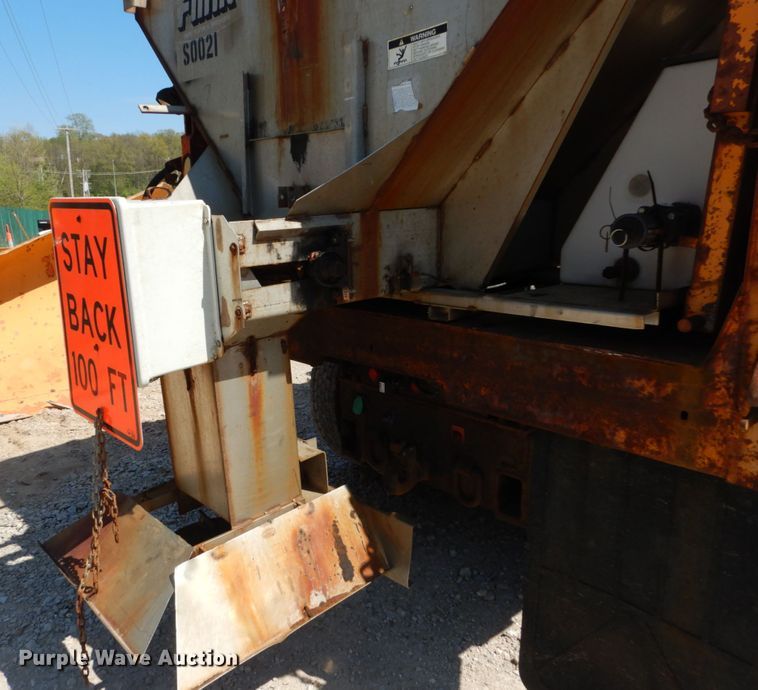 image for item IY9661 2002 International 4900  dump truck