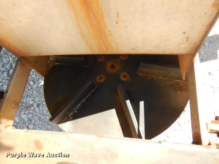 image for item IY9661 2002 International 4900  dump truck