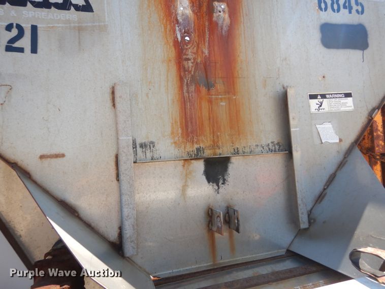 image for item IY9661 2002 International 4900  dump truck