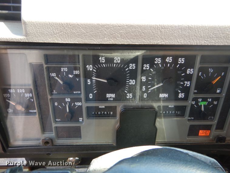 image for item IY9661 2002 International 4900  dump truck