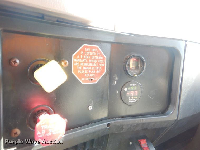 image for item IY9661 2002 International 4900  dump truck