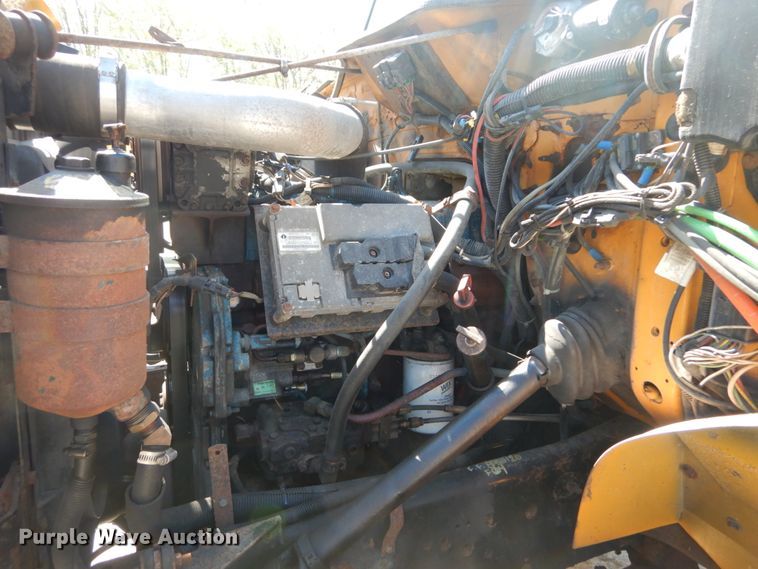 image for item IY9661 2002 International 4900  dump truck