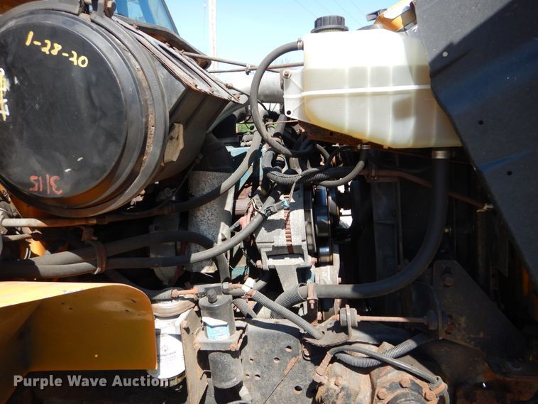 image for item IY9661 2002 International 4900  dump truck