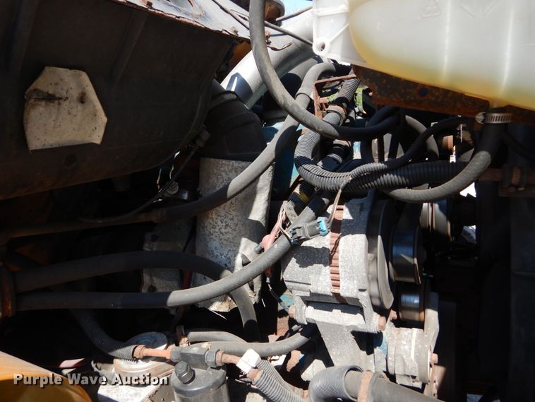 image for item IY9661 2002 International 4900  dump truck