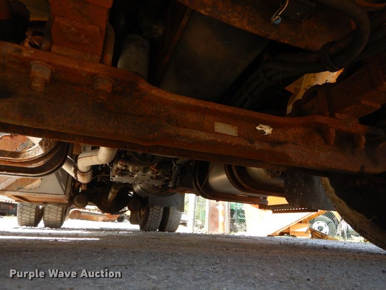 image for item IY9661 2002 International 4900  dump truck