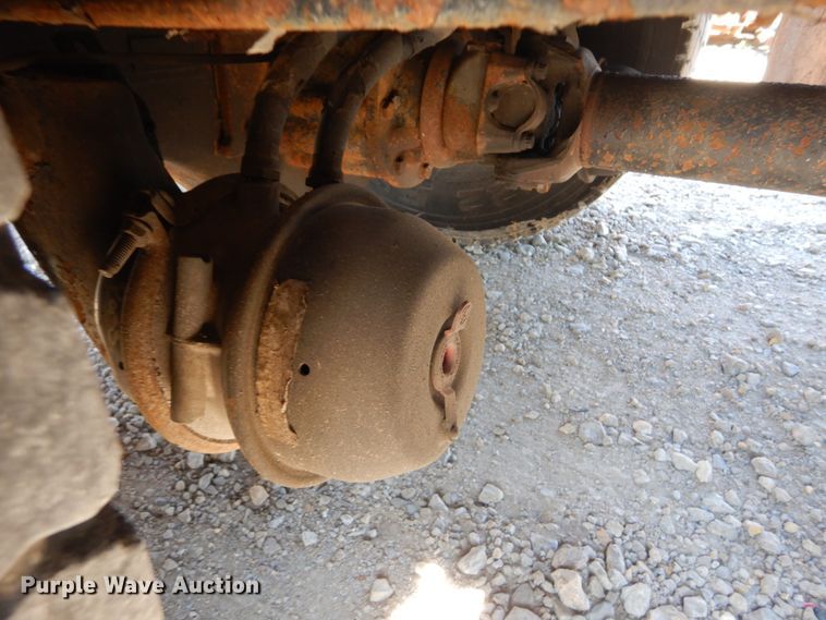 image for item IY9661 2002 International 4900  dump truck