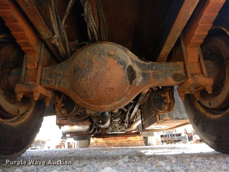 image for item IY9661 2002 International 4900  dump truck