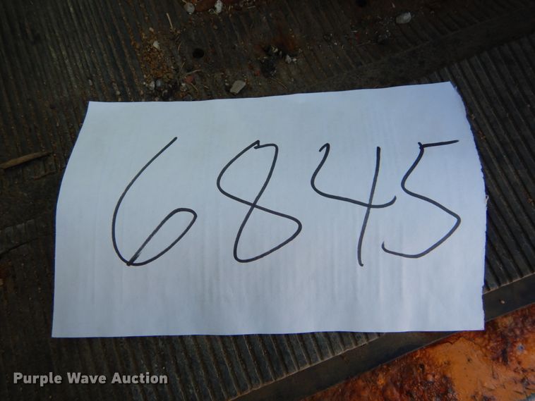 image for item IY9661 2002 International 4900  dump truck