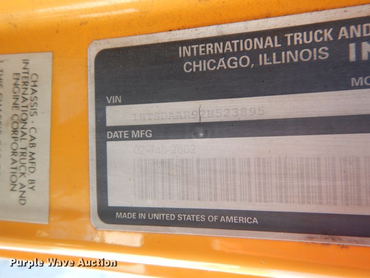 image for item IY9661 2002 International 4900  dump truck