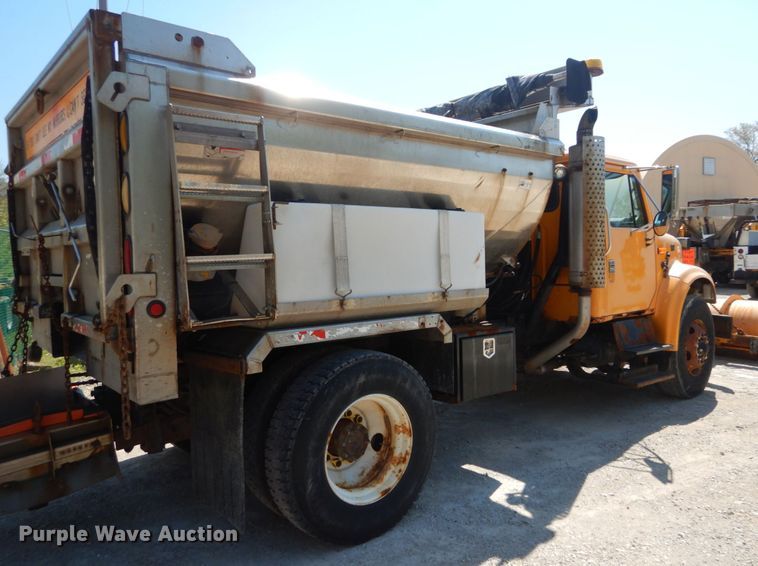 image for item IY9665 2002 International 4900  dump truck