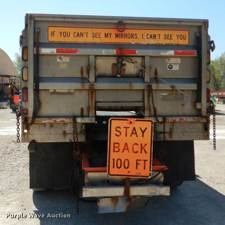 image for item IY9665 2002 International 4900  dump truck