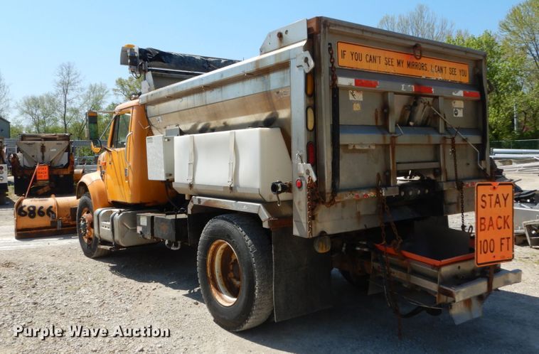 image for item IY9665 2002 International 4900  dump truck