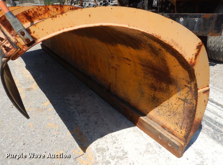 image for item IY9665 2002 International 4900  dump truck